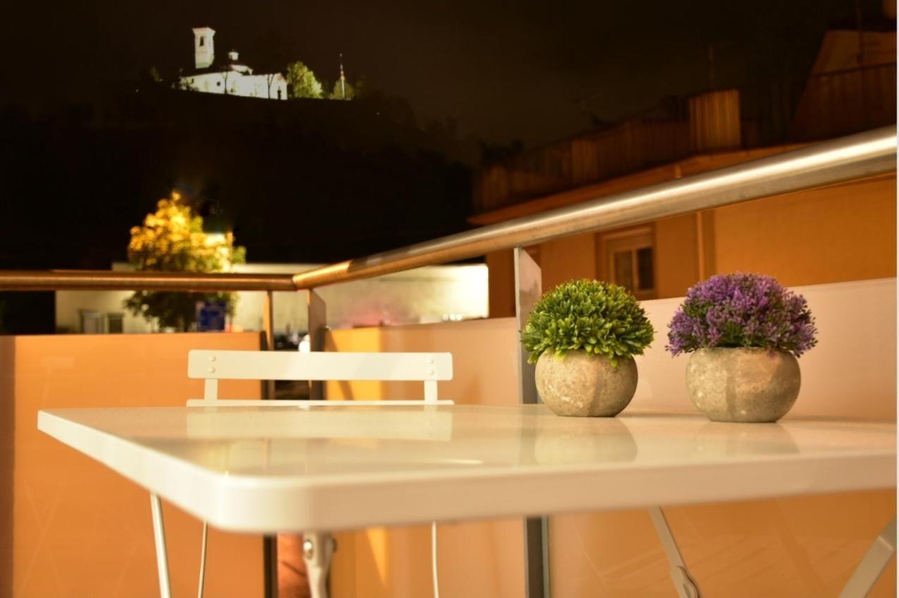Apartament Gredera オロト エクステリア 写真